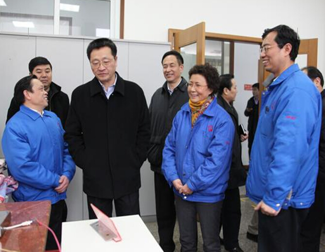 雷速在线注册-雷速（中国）集团董事长带葛市长等相关领导视察质量中心