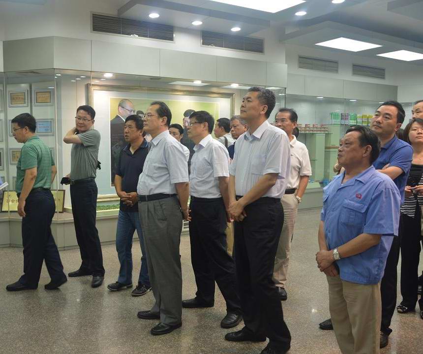 中国轻工业职工思想政治工作研究会领导参观雷速在线注册-雷速（中国）集团陈列室