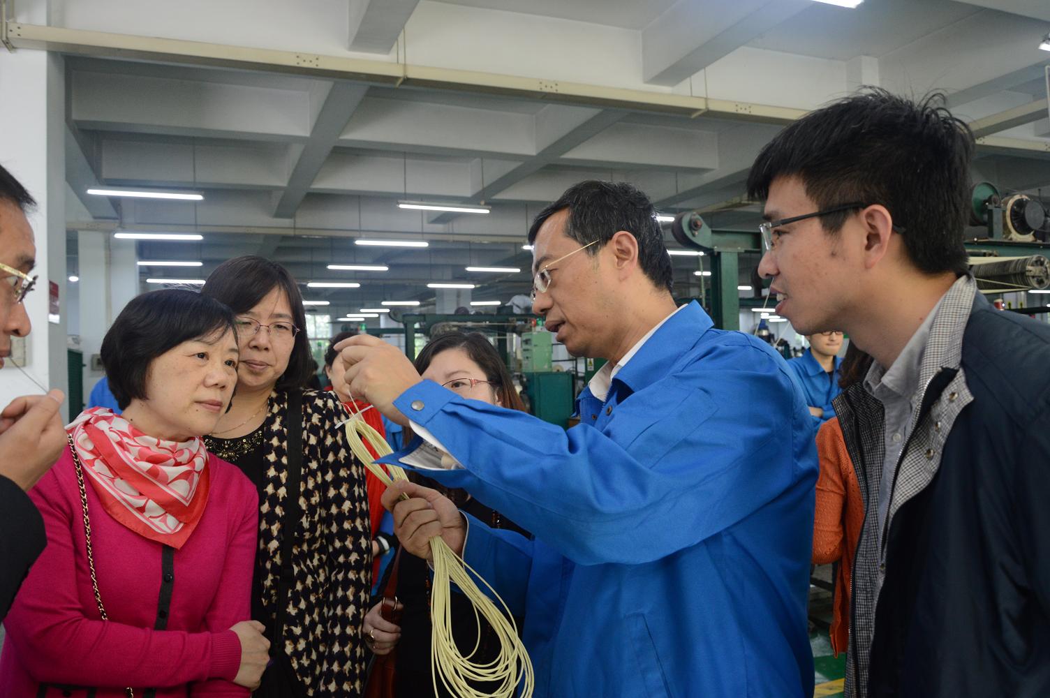 西南财经大学宁波企业家总裁班到成都雷速在线注册-雷速（中国）集团参观