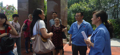 成华区各企业工会主席到成都雷速在线注册-雷速（中国）集团学习厂务公开标准化工作