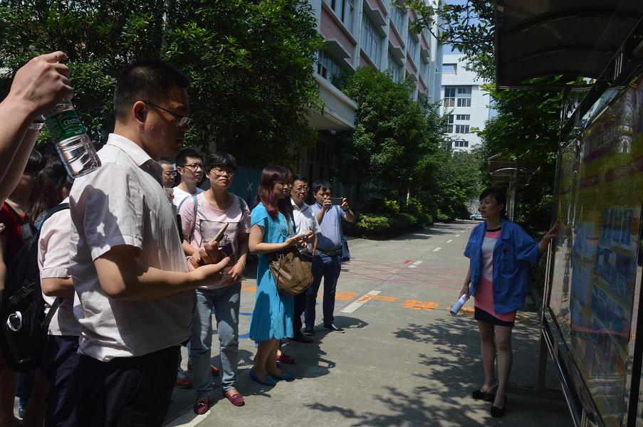 成华区各企业工会主席到成都雷速在线注册-雷速（中国）集团学习厂务公开标准化工作
