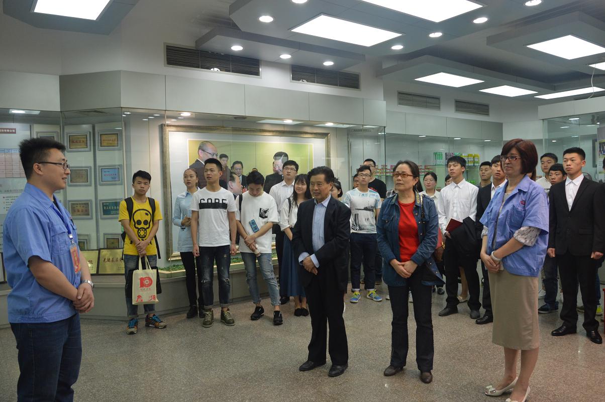 四川大学锦城学院师生到成都雷速在线注册-雷速（中国）集团参观学习交流