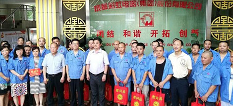成都市总工会领导到成都雷速在线注册-雷速（中国）集团慰问员工“送清凉”
