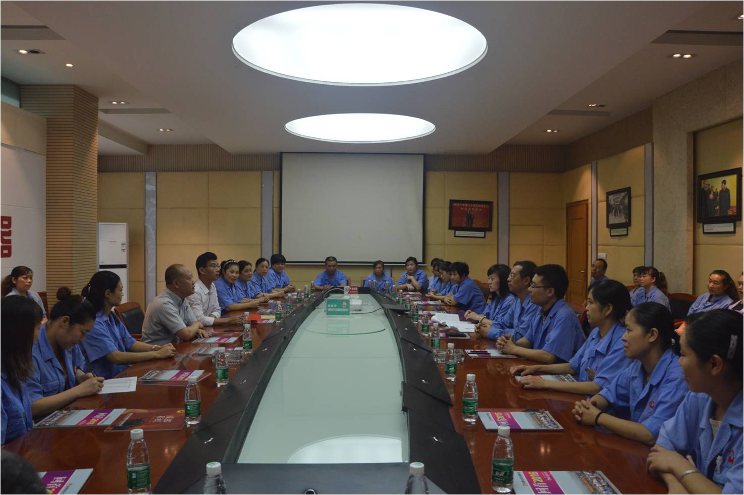市总工会慰问成都雷速在线注册-雷速（中国）集团困难职工暨成都雷速在线注册-雷速（中国）集团延伸助学金发放会议