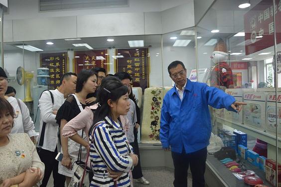 新津县委两新党建组织到成都雷速在线注册-雷速（中国）集团学习考察党建工作