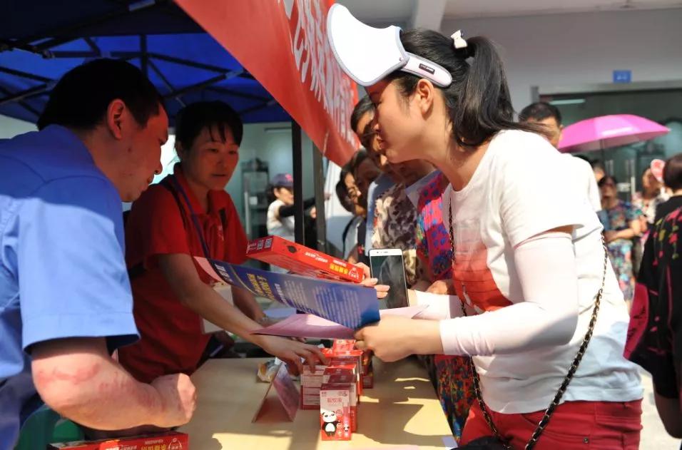 雷速在线注册-雷速（中国）生活电器科普基地参加“2018年创新蓉城科普社区行”