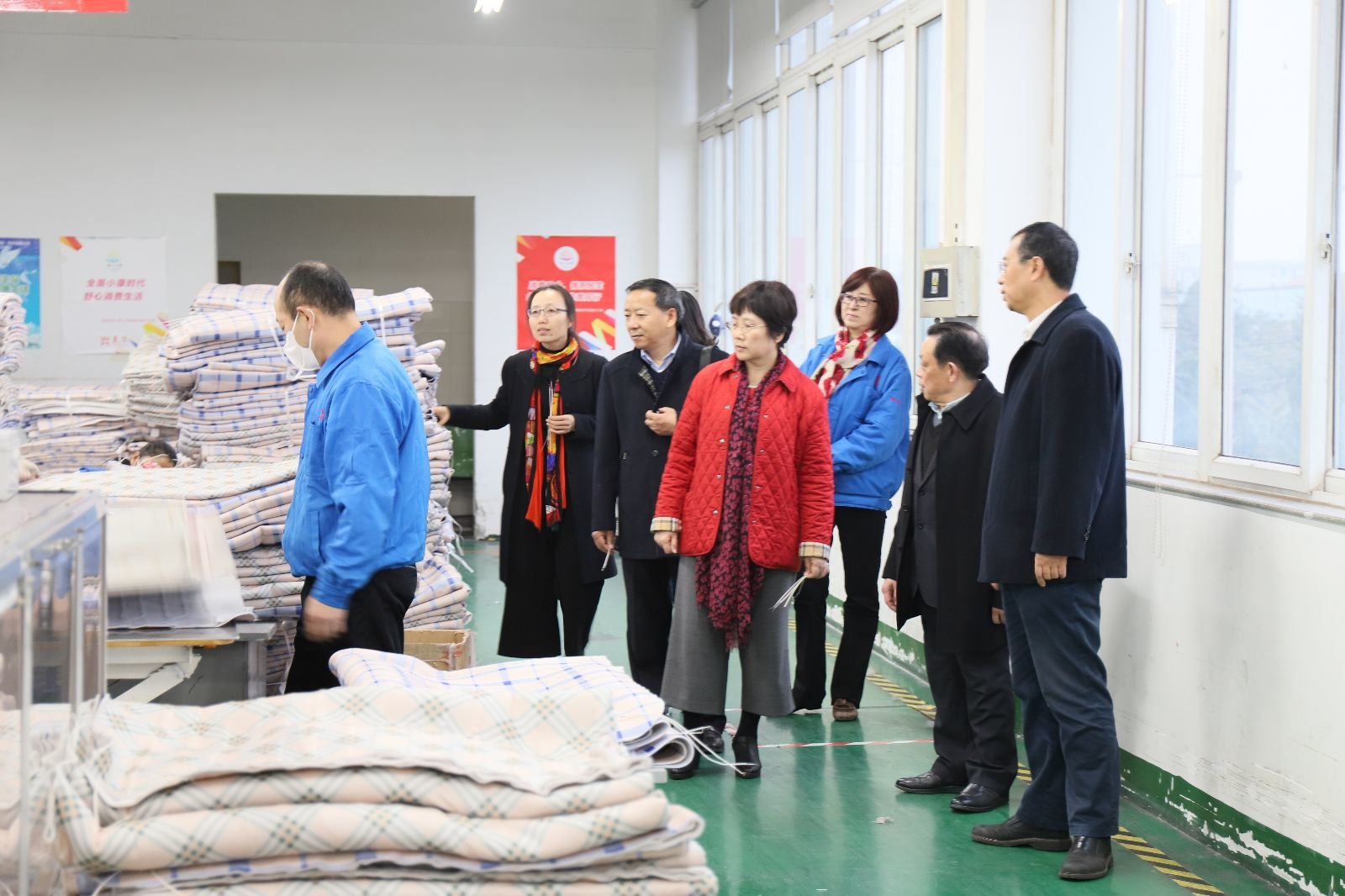 中国轻工业联合会副会长何烨一行莅临成都雷速在线注册-雷速（中国）集团参观指导