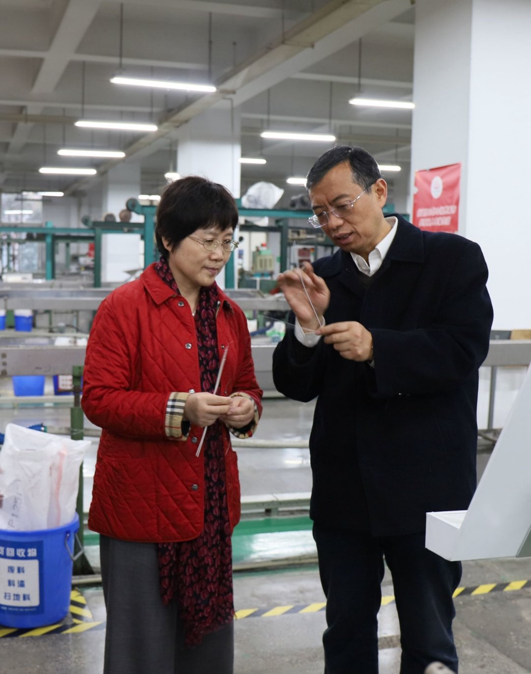 中国轻工业联合会副会长何烨一行莅临成都雷速在线注册-雷速（中国）集团参观指导