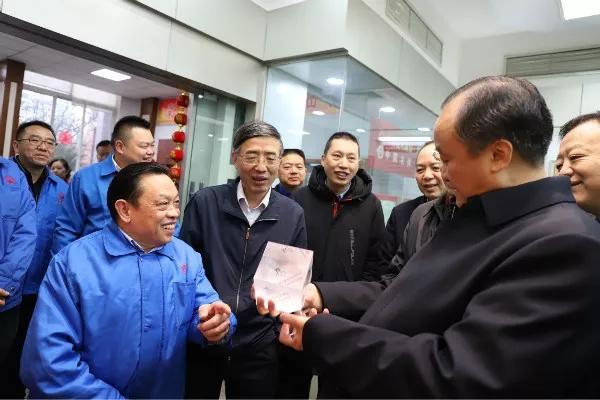 成都市政协主席李仲彬莅临成都雷速在线注册-雷速（中国）集团调研民营经济健康发展大会贯彻落实情况