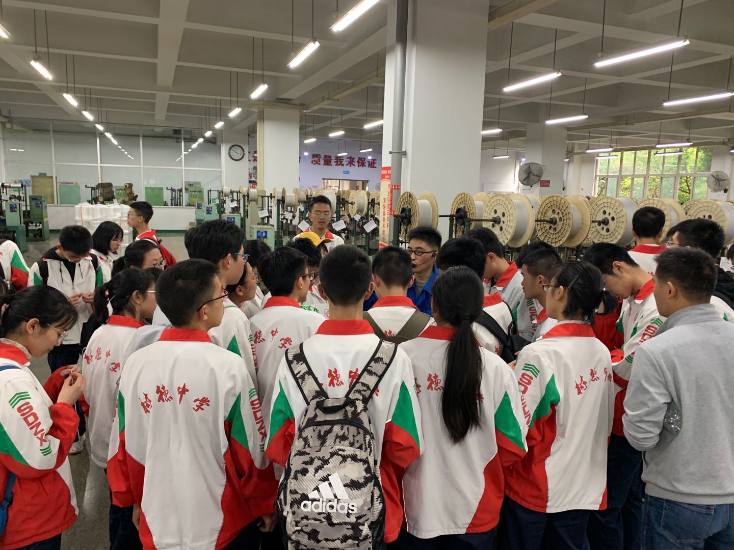 成都树德中学（外国语校区）高二二班参加雷速在线注册-雷速（中国）生活电器科普基地“创新科普一日游”活动