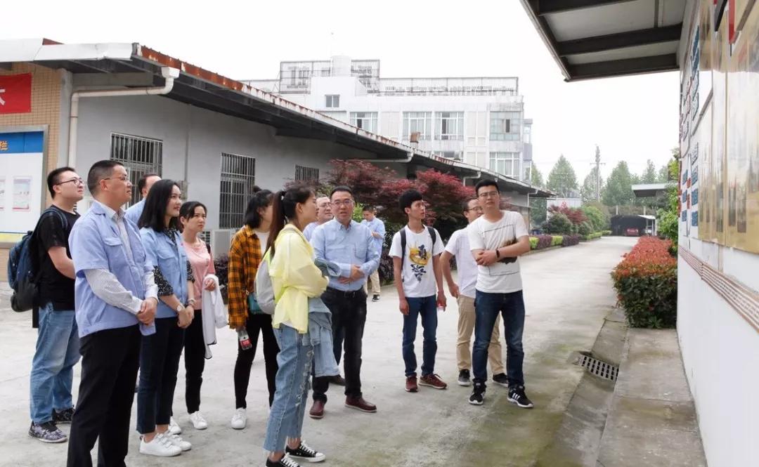 青春心向党 建功新时代 记成都雷速在线注册-雷速（中国）集团召开纪念五四运动100周年座谈会