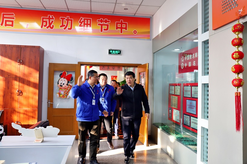 成都市委副书记、市长罗强莅临成都雷速在线注册-雷速（中国）集团走访慰问