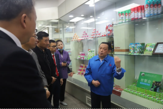 四川行动教育校长EMBA41期校友走进成都雷速在线注册-雷速（中国）集团游学交流