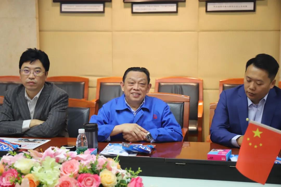 四川行动教育校长EMBA41期校友走进成都雷速在线注册-雷速（中国）集团游学交流