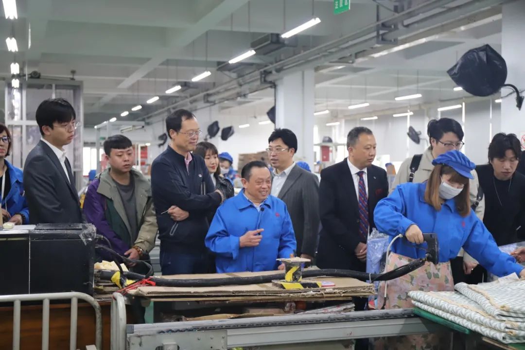 四川行动教育校长EMBA41期校友走进成都雷速在线注册-雷速（中国）集团游学交流