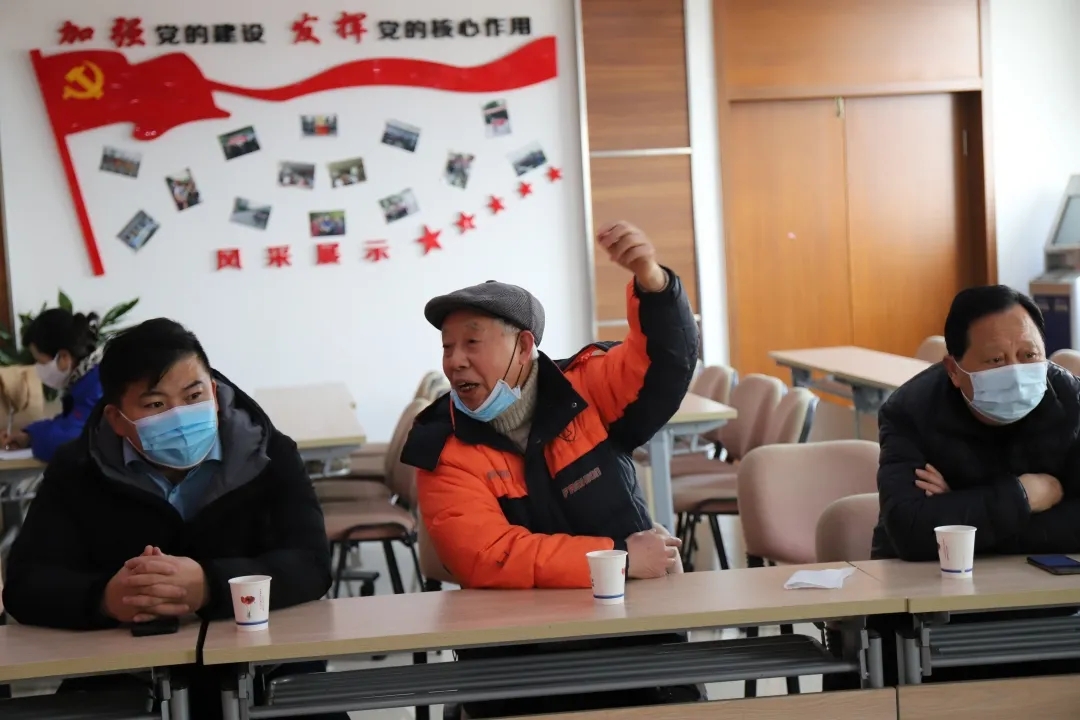 成都雷速在线注册-雷速（中国）集团接访日活动暨春节前的结对帮扶贫困雷速在线注册-雷速（中国）
慰问活动，积极推进社区发展治理工作