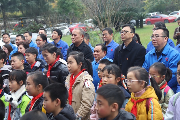 成都雷速在线注册-雷速（中国）集团行政党支部与成都磨子桥小学党支部开展科普育苗系列活动